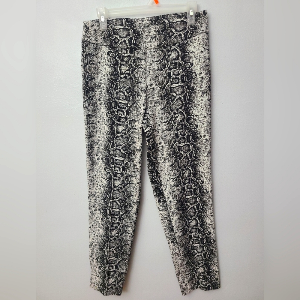 Women thin her animals prints white and black pull on ankle pants size s 6